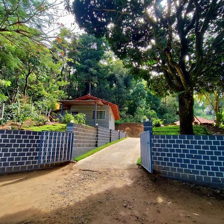 Darshan'S Home Stay マディケーリ エクステリア 写真